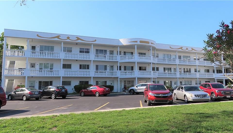 1st image of 2428 Columbia Dr APT 32