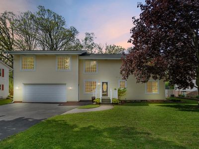 133 West Paradise DRIVE, West Bend, WI, 53095