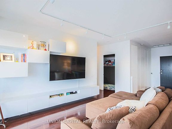 4th image of 33 Charles St E #3905