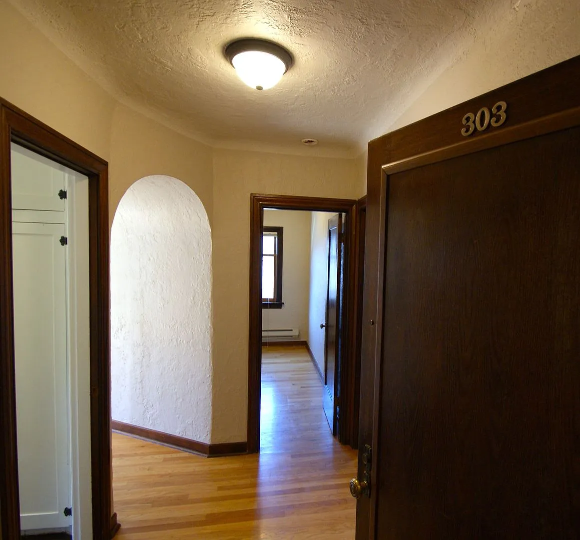 Yale Apartments — Photo 2