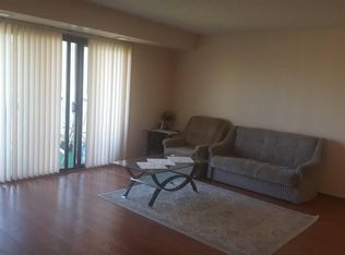 475 Plum Creek Dr APT 101, Wheeling, IL 60090