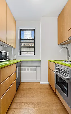 Rented by SR8 REALTY LLC | media 11