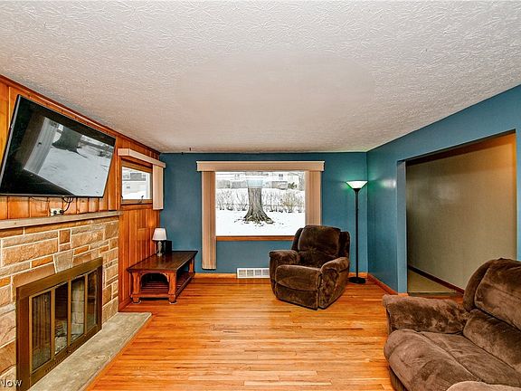 3rd image of 3218 Pickle Rd