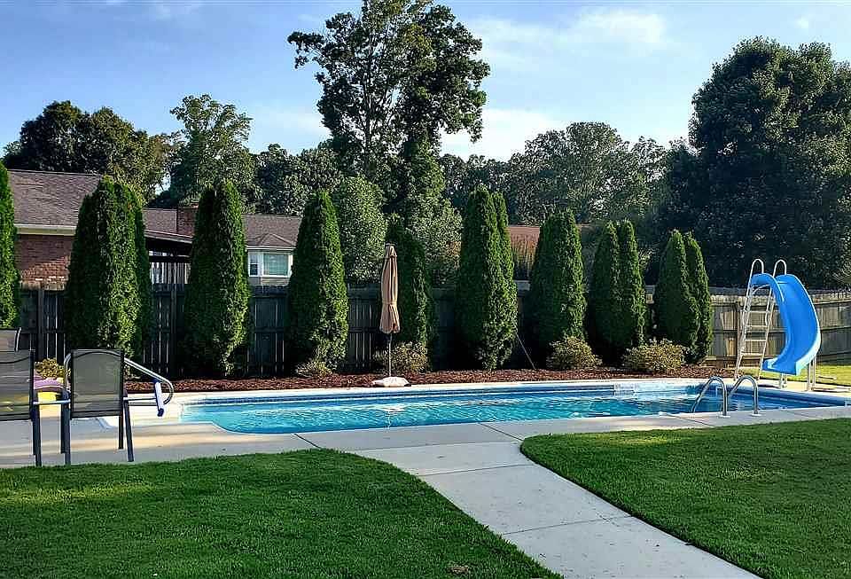 2nd image of 186 Stone Hill Dr