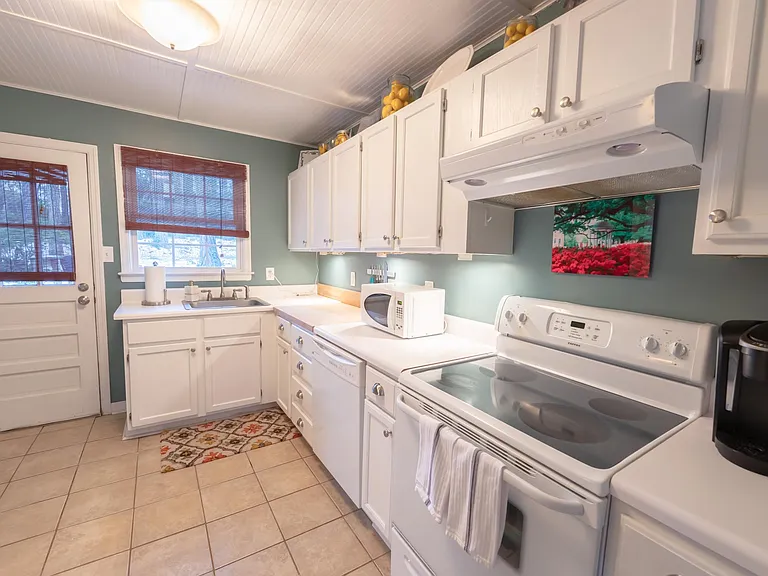 806 Mills St — Photo 13