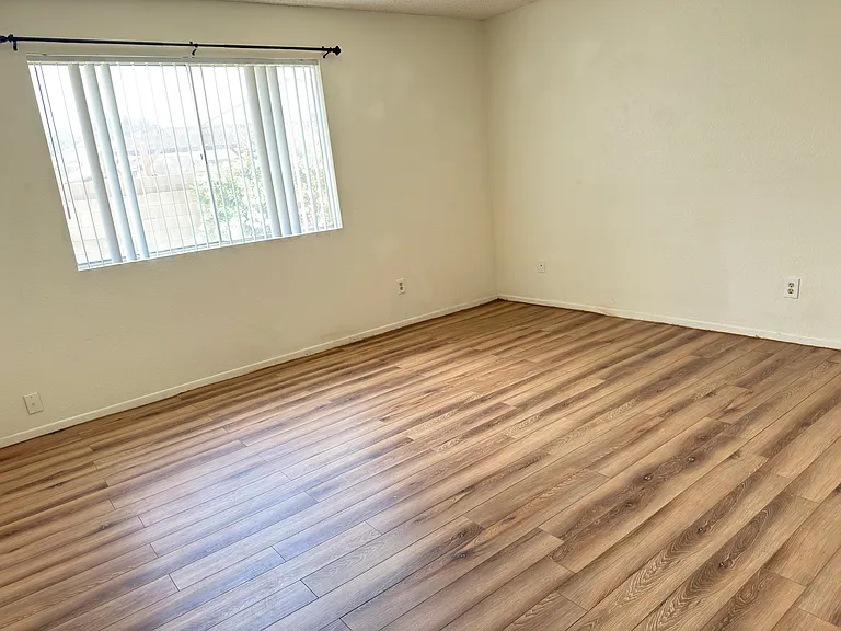 Principal Bedroom Does not show new paint or ceilings redone.