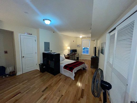 4th image of 4442 Cresson St #A