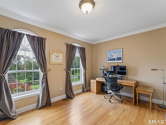 5th image of 15 Wedgewood Court