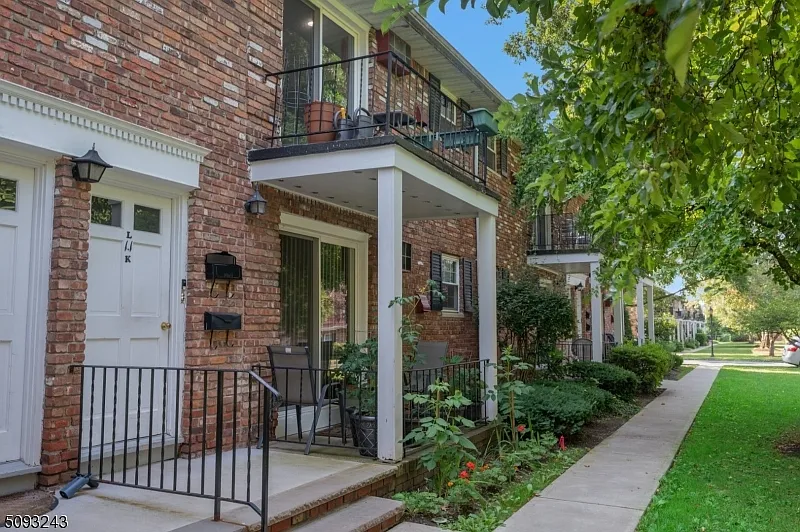 1 bed, 1.0 bath, $2,650 — Photo 2