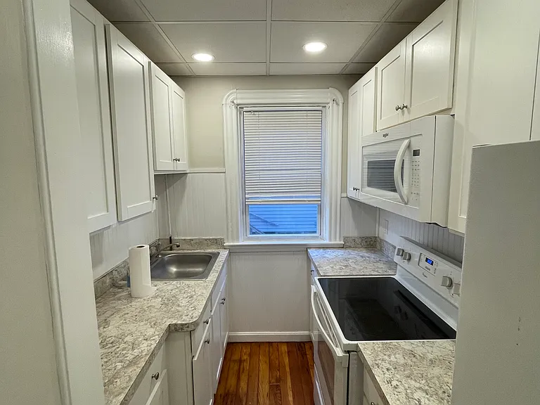 517 Cottage St #1 — Photo 5