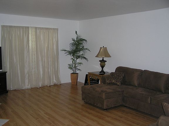4th image of 942 Thoreau Ln