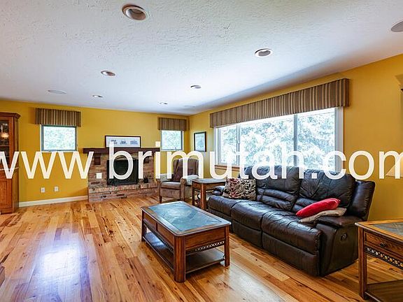 2nd image of 1720 E Millcreek Cir