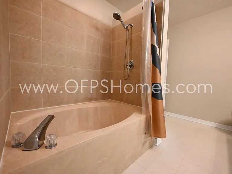 636 Emerald Ln — Photo 22