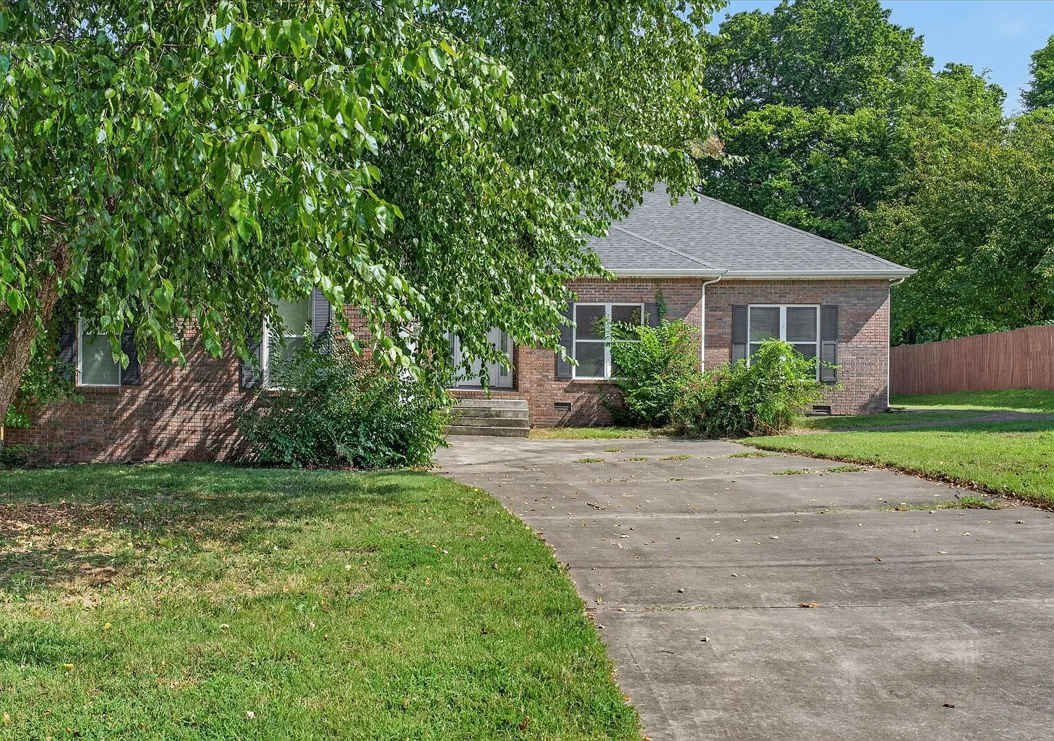 Beautiful 3 Bedroom 3 Bath Home For Rent! — Photo 2
