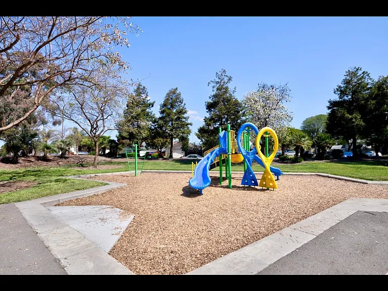 4201 Comet Cir — Photo 24