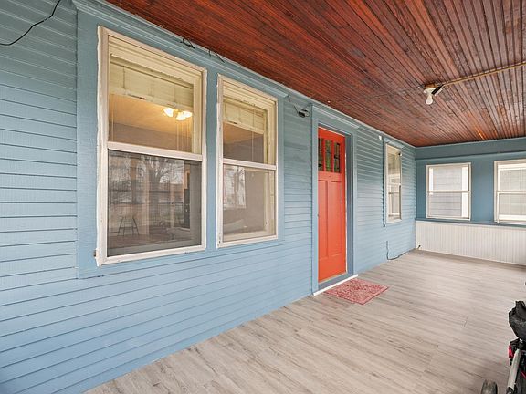 3rd image of 228 8th Ave S