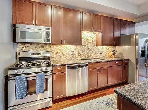 3rd image of 1523 N California Ave APT 2S