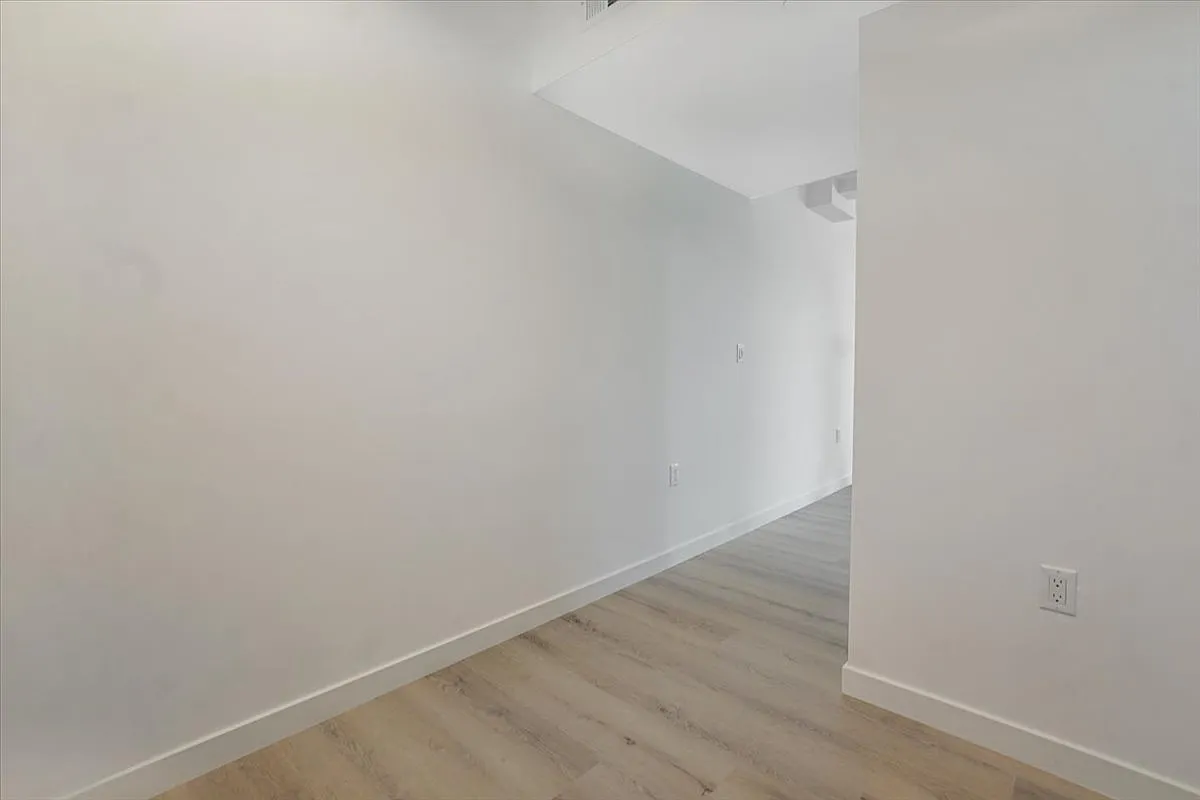Building Photo - 10918 Camarillo St #501