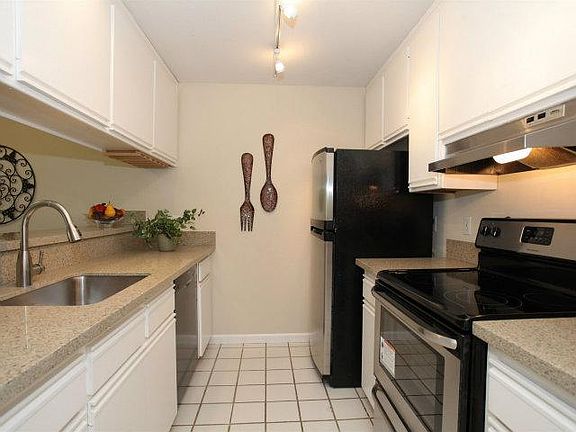 2nd image of 1271 Poplar Ave