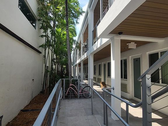 3rd image of 220 Collins Ave