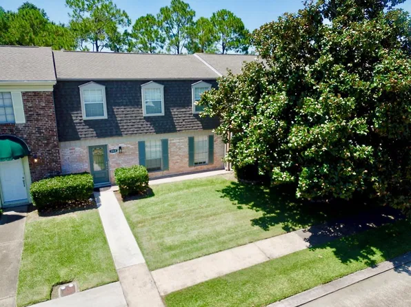 3168 Matterhorn Dr, Port Neches, TX 77651
