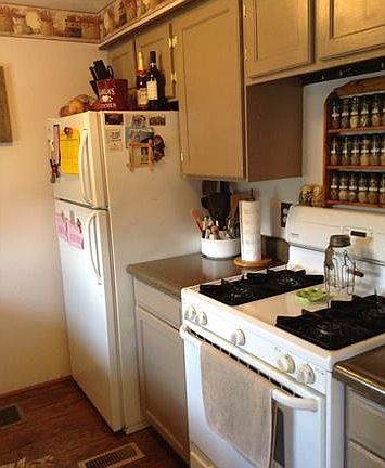 5th image of 112 Locust St