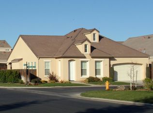 93 W Everglade Ave, Clovis, CA 93619