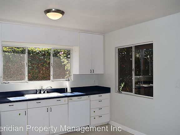 5th image of 3222 Vancouver Ave