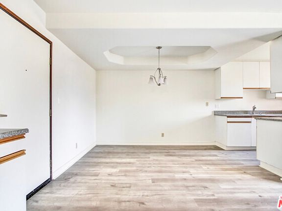 4th image of 3124 S Canfield Ave #101