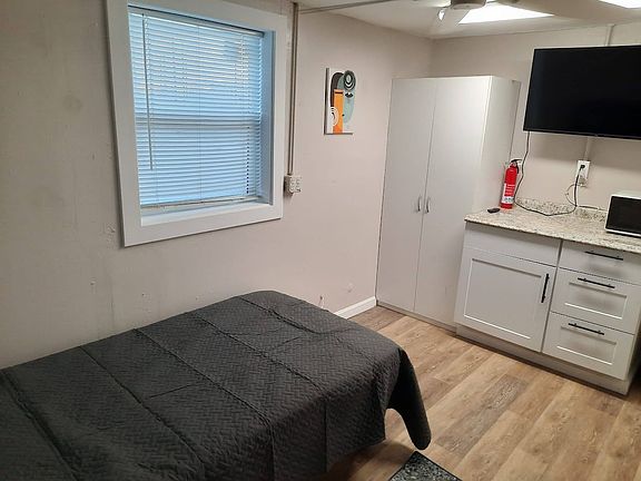 2nd image of 501 Hutchison St #1