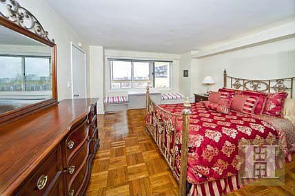 3rd image of 530 E 72nd St APT 17D