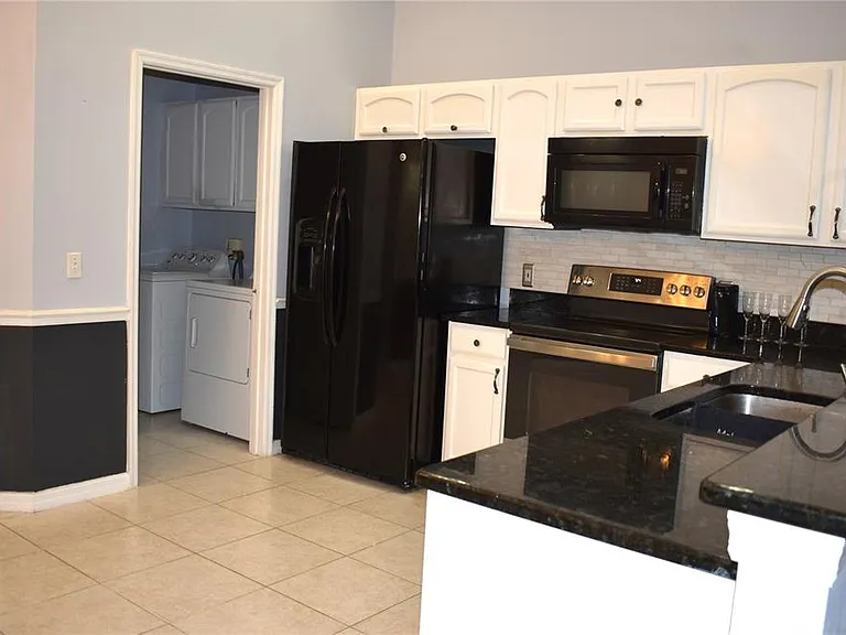 436 Lake Shore Pkwy — Photo 3