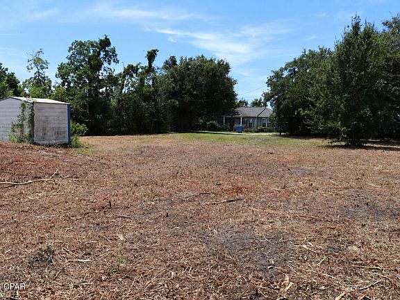 4th image of 3030 Headland Ave