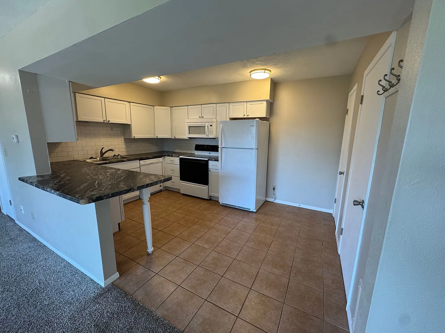 Utilities Included 2 Bed, 1 Bath $1,100/mo Moline, IL — Photo 3