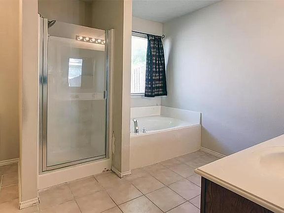 2nd image of 9825 Nixon Dr