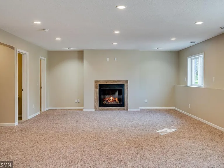 1290 Eagle Point Dr — Photo 23