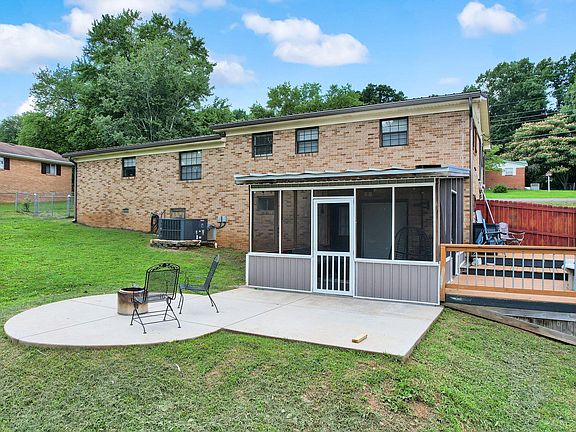 5th image of 241 Belleview Dr SE