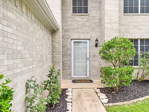 4th image of 3902 Brook Garden Ln