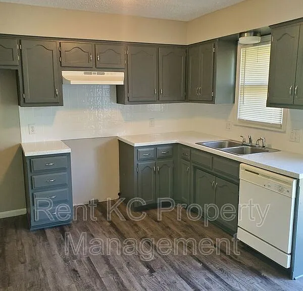 7013 Orchard St — Photo 3