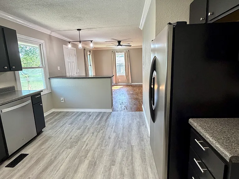 310 Defoe Cir — Photo 4