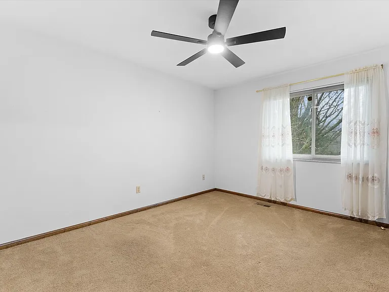 1017 Woodleaf Dr — Photo 29