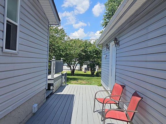 3rd image of 307 Dartmoor Dr
