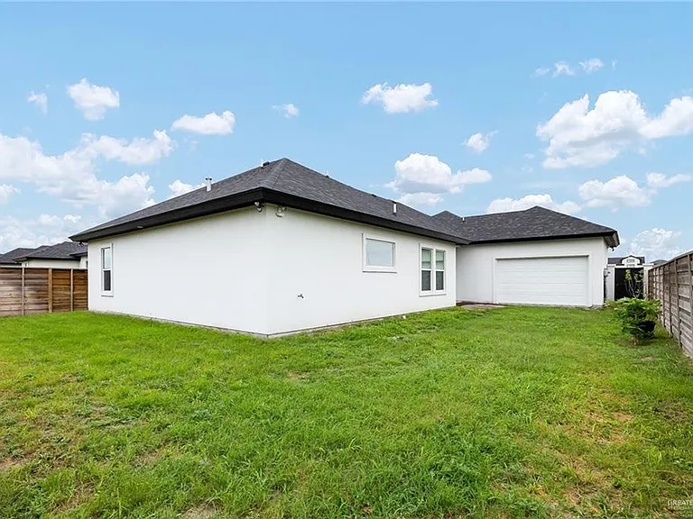 1604 Diplomat Dr — Photo 20