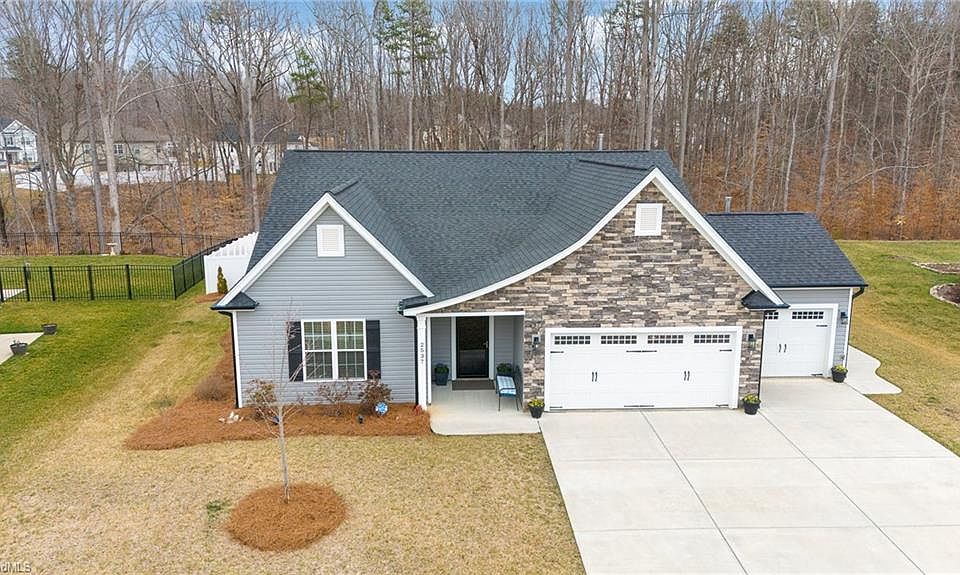 1st image of 2537 Redwood Hill Ct