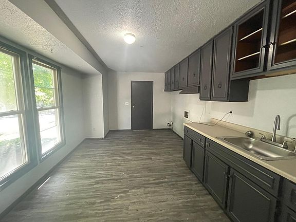 5th image of 913 Hillside Dr