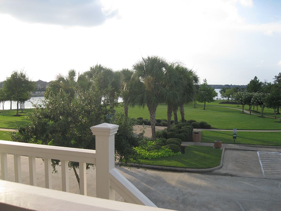 2nd image of 320 Shore Breeze Ln
