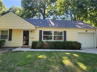 7628 Norwood St, Prairie Village, KS 66208