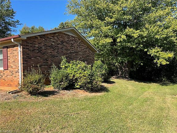 4th image of 1610 Ballymena Dr
