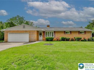 1275 Stonewood Dr, Bethlehem, PA 18017