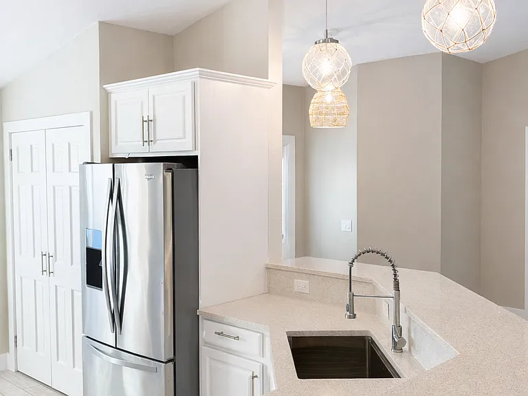 5748 Linden Ln — Photo 11